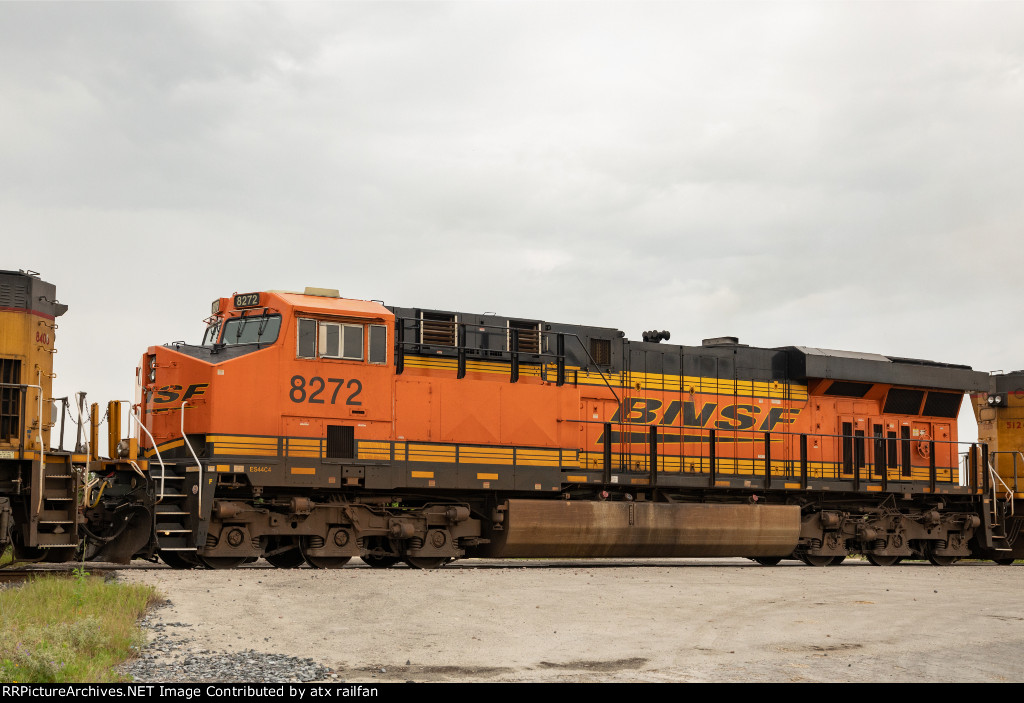 BNSF 8272